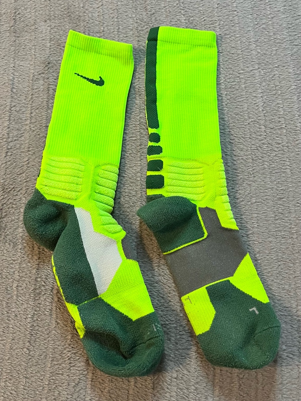 Nike Men’s Cushioned Hyper Elite Dri-Fit Basketball Crew Socks - Volt/Green Larg